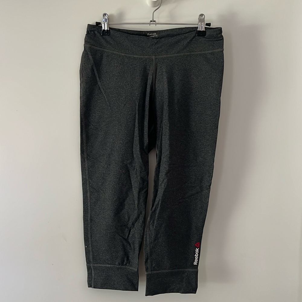 Reebok gray cropped legging / Size Medium